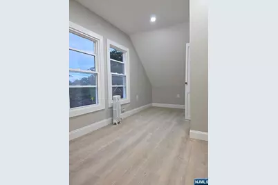 72 Chestnut Street 2R #2R, Montclair, NJ 07042 - Photo 4