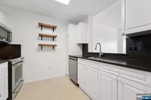 110 City Pl, Edgewater, NJ 07020 - Photo 8