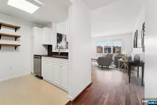 110 City Pl, Edgewater, NJ 07020 - Photo 12