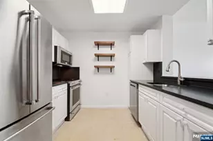 110 City Pl, Edgewater, NJ 07020 - Photo 10