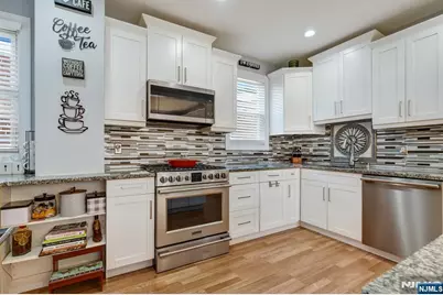 9040 Barr Place, North Bergen, NJ 07047 - Photo 10