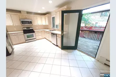 393 Washington Avenue, Cliffside Park, NJ 07010 - Photo 8