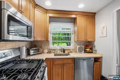 642 Ellington Road, Ridgewood, NJ 07450 - Photo 10