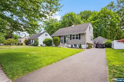 642 Ellington Road, Ridgewood, NJ 07450 - Photo 4