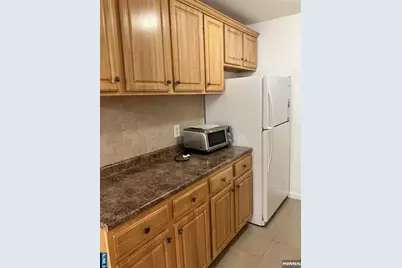 154 Rothwell Avenue 2B #2B, Cliffside Park, NJ 07010 - Photo 14