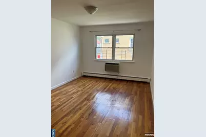 154 Rothwell Avenue 2B #2B, Cliffside Park, NJ 07010 - Photo 2