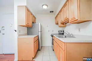 412 68th Street 17, Guttenberg, NJ 07093 - Photo 4