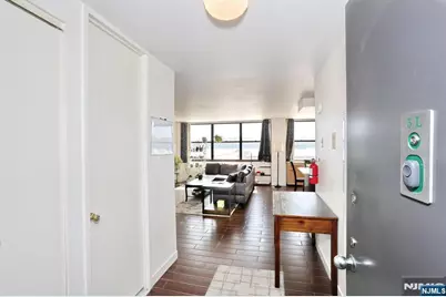 7004 Boulevard E, Guttenberg, NJ 07093 - Photo 8