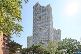 7004 Blvd E 5L, Guttenberg, NJ 07093 - Photo 4