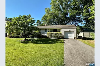 622 Valley Court, Washington Township, NJ 07676 - Photo 2