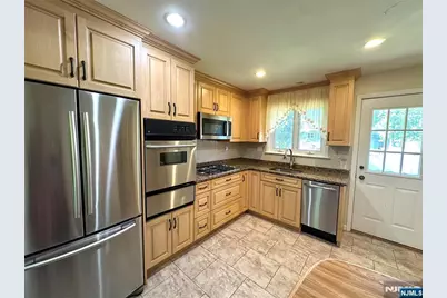 622 Valley Court, Washington Township, NJ 07676 - Photo 4