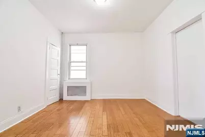 243 Washington Place 1st Floor #1st Floor, Cliffside Park, NJ 07010 - Photo 4
