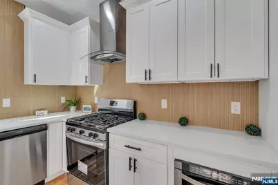 249 Hillside, Leonia, NJ 07605 - Photo 6
