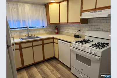 204 Terhune 204C #204C, Lodi, NJ 07644 - Photo 4