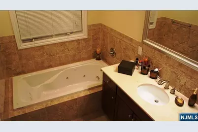 376 Aurora Avenue, Cliffside Park, NJ 07010 - Photo 6