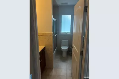 376 Aurora Avenue, Cliffside Park, NJ 07010 - Photo 14