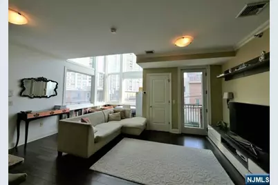 255 Laird Avenue 15 #15, Cliffside Park, NJ 07010 - Photo 2