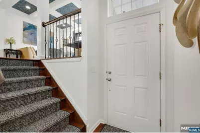 5 Creekside Court, Secaucus, NJ 07094 - Photo 4