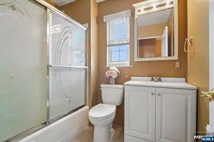 18 Wedgewood Dr 25, Verona, NJ 07044 - Photo 22