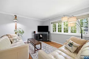 8 Nottingham Dr, East Brunswick Township, NJ 08816 - Photo 2