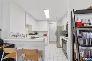 100 Carlyle Dr 5Hs, Cliffside Park, NJ 07010 - Photo 18