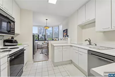 100 Carlyle Drive 5Hs #5HS, Cliffside Park, NJ 07010 - Photo 16