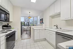 100 Carlyle Dr 5Hs, Cliffside Park, NJ 07010 - Photo 16