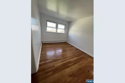 117 Feronia Way 2nd Floor #2nd floor, Rutherford, NJ 07070 - Photo 14