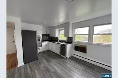 117 Feronia Way 2nd Floor #2nd floor, Rutherford, NJ 07070 - Photo 4