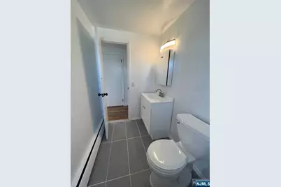 117 Feronia Way 2nd Floor #2nd floor, Rutherford, NJ 07070 - Photo 12