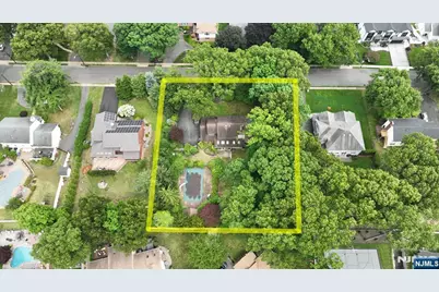 9 Lyncrest Drive, Paramus, NJ 07652 - Photo 10