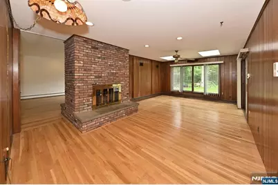 9 Lyncrest Drive, Paramus, NJ 07652 - Photo 16
