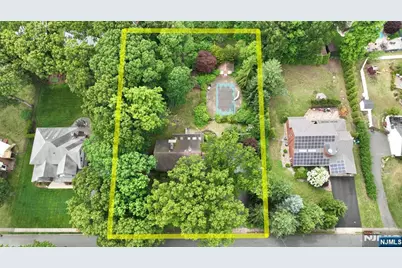 9 Lyncrest Drive, Paramus, NJ 07652 - Photo 2