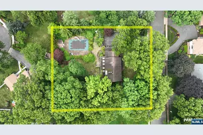 9 Lyncrest Drive, Paramus, NJ 07652 - Photo 12