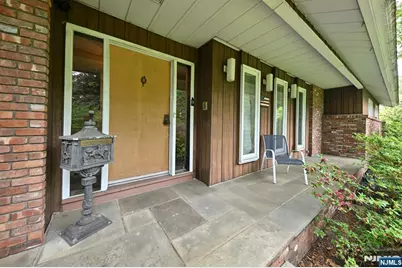 9 Lyncrest Drive, Paramus, NJ 07652 - Photo 4
