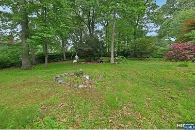 9 Lyncrest Drive, Paramus, NJ 07652 - Photo 36