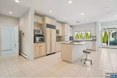 32 Laurie Drive, Englewood Cliffs, NJ 07632 - Photo 14
