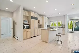 32 Laurie Dr, Englewood Cliffs, NJ 07632 - Photo 14