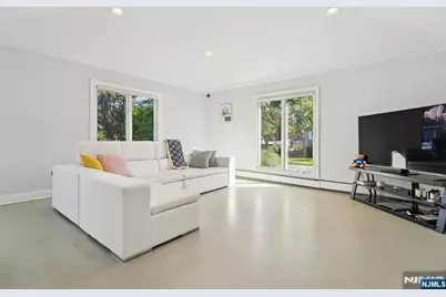 32 Laurie Drive, Englewood Cliffs, NJ 07632 - Photo 6