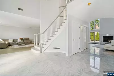 32 Laurie Drive, Englewood Cliffs, NJ 07632 - Photo 2