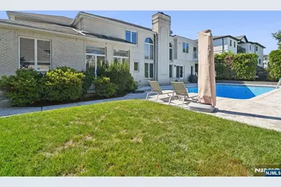 32 Laurie Drive, Englewood Cliffs, NJ 07632 - Photo 44