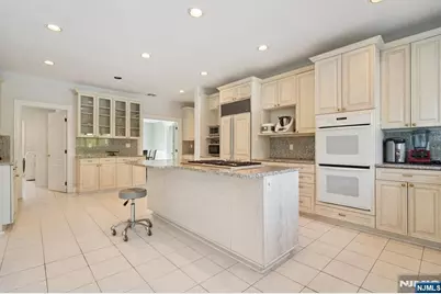 32 Laurie Drive, Englewood Cliffs, NJ 07632 - Photo 12