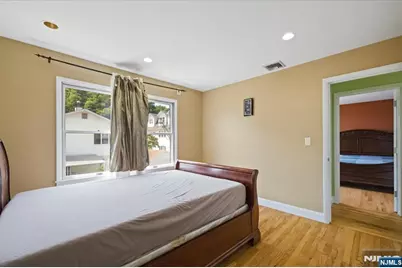286 Gilbert Avenue, Elmwood Park, NJ 07407 - Photo 4