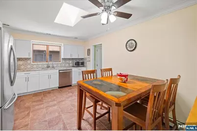 286 Gilbert Avenue, Elmwood Park, NJ 07407 - Photo 2