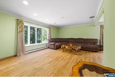 286 Gilbert Avenue, Elmwood Park, NJ 07407 - Photo 6