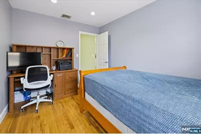 286 Gilbert Avenue, Elmwood Park, NJ 07407 - Photo 12