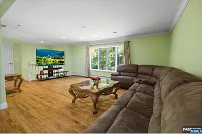 286 Gilbert Avenue, Elmwood Park, NJ 07407 - Photo 8