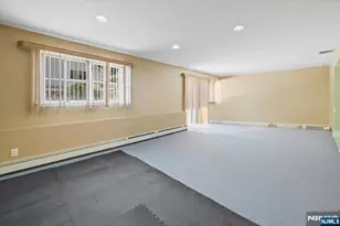 286 Gilbert Ave, Elmwood Park, NJ 07407 - Photo 16
