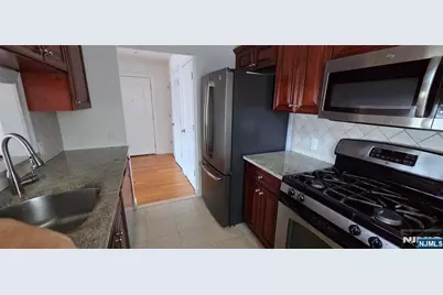 2160 Hoyt Avenue 2B #2B, Fort Lee, NJ 07024 - Photo 4