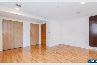 17 Meadow Road 302 #302, Rutherford, NJ 07070 - Photo 8